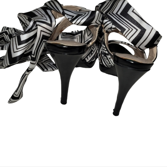 Unisa Satin Strap Heels Straps Heels Tie Around Ankle/Leg Size 6M 4.25" Heels - Picture 3 of 8